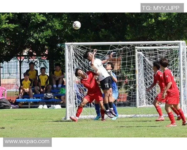 赛后分析：广州足球队与北京足球队的比赛节奏与战术对比探讨